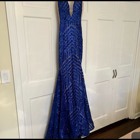Gorgeous Jovani Sequin gown! Size 2 - Picture 3 of 4